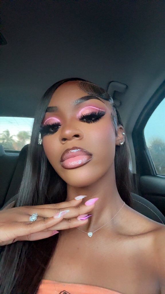 therealrawgirll's tweet photo. ♌️💕 https://t.co/uyFqoUoILl