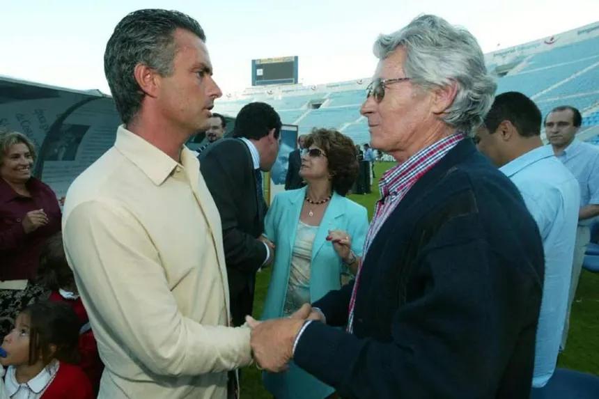 MadridXtra's tweet photo. 🚨🤯 NEW: José Mourinho AND his father have both won the Teresa Herrera.

José won it with Real Madrid in 2013. His father Félix won it with Vitória Setúbal in 1968. @diarioas https://t.co/BBBBPkIZHo