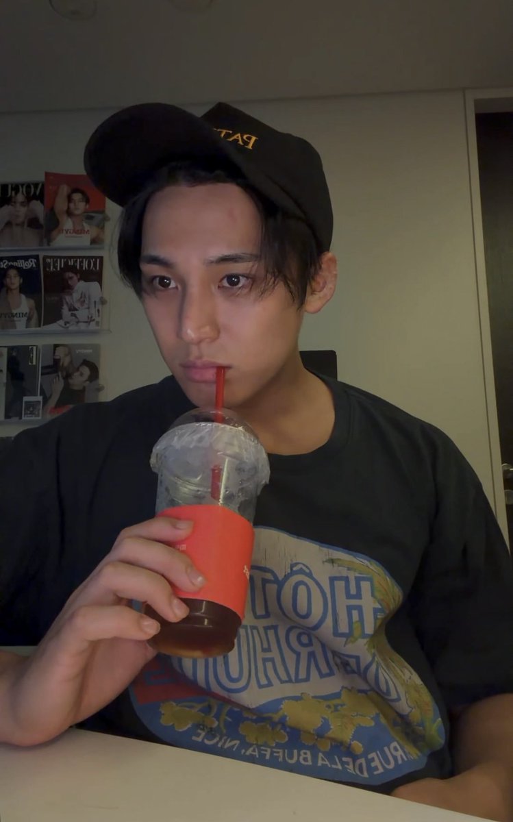 bluera's tweet photo. Kekasihku semalam, pulang dengan kondisi lemah letih lesu lunglai tapi kok masih GANTENG BANGET GINI SIH, PIH @kovehere 😍😍 https://t.co/gxPcAm61My