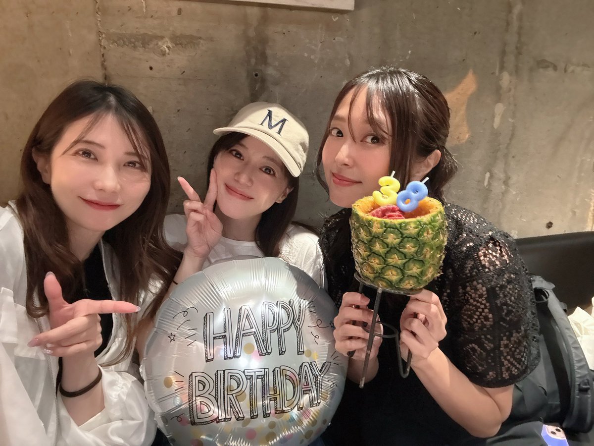 kepipike928's tweet photo. 昨日のほりゆりバースデーは、ありそうでなかった、当日ぽりこぴーでお祝いしたよー🫣🎂3人で会ったのは久しぶり🩷(2人が私の一人芝居来てくれたぶり…)一緒にうまうまな焼肉食べてお祝い❤️信じられないほど永久に話しまくってた！！笑 ぽりこぴー関連のお仕事の話も…早く実現させたい👍

ほりゆり、誕生日お祝いさせてくれてありがとーーー(∩´∀`∩)💕83歳になってもお祝いしよーね🤭❤️❤️❤️