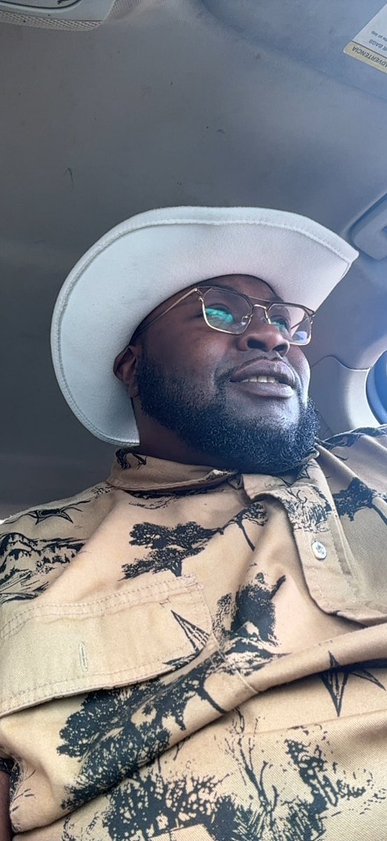TANKATKINSON's tweet photo. Hey yall 📕🎓🎓🎓#black https://t.co/qbmuYlV8tR