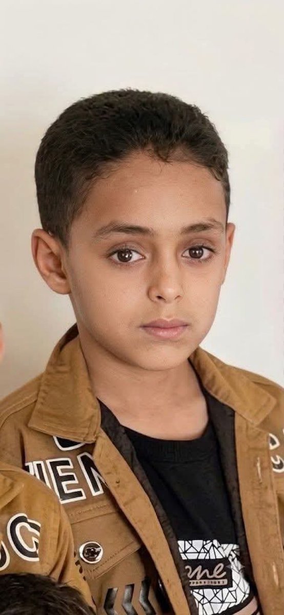 maldhabyani's tweet photo. الطفل مجد وليد عبدالباسط السلمي، قتله مسلحون حوثيون بطلق ناري من سلاح كلاشنكوف، المقذوف دخل من  ظهر الشهيد واخترقت القلب وهو يلعب في حوش منزله، تعز  مديرية خدير..
الجريمة نفذها مسلحون من مليشيا الحوثي حيث قام أحد المسلحين بالقفز إلى حوش منزل الشيخ عبدالباسط السلمي وقام بقتل الطفل وهرب على متن دراجة نارية برفقة مسلح حوثي آخر.

✍️ الصحفي رضوان فارع