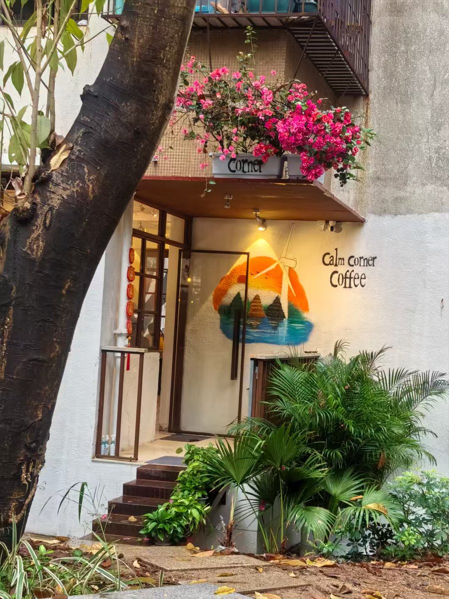 NMack13875's tweet photo. Hey, long time no chat! Just passed your favorite café on the corner and thought of you—hope your day’s been full of tiny good vibes today. https://t.co/Ys6HWLUoQv