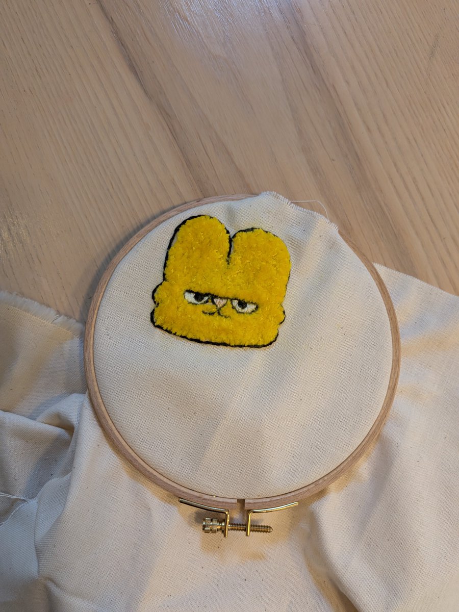 haesleing3's tweet photo. 刺繍概念ちゃん💛
一体ここから何を作るのか決めてないという…チャームにしようかなぁ
#みるきーず手芸部　#MILK https://t.co/nH6fUzKwZ8
