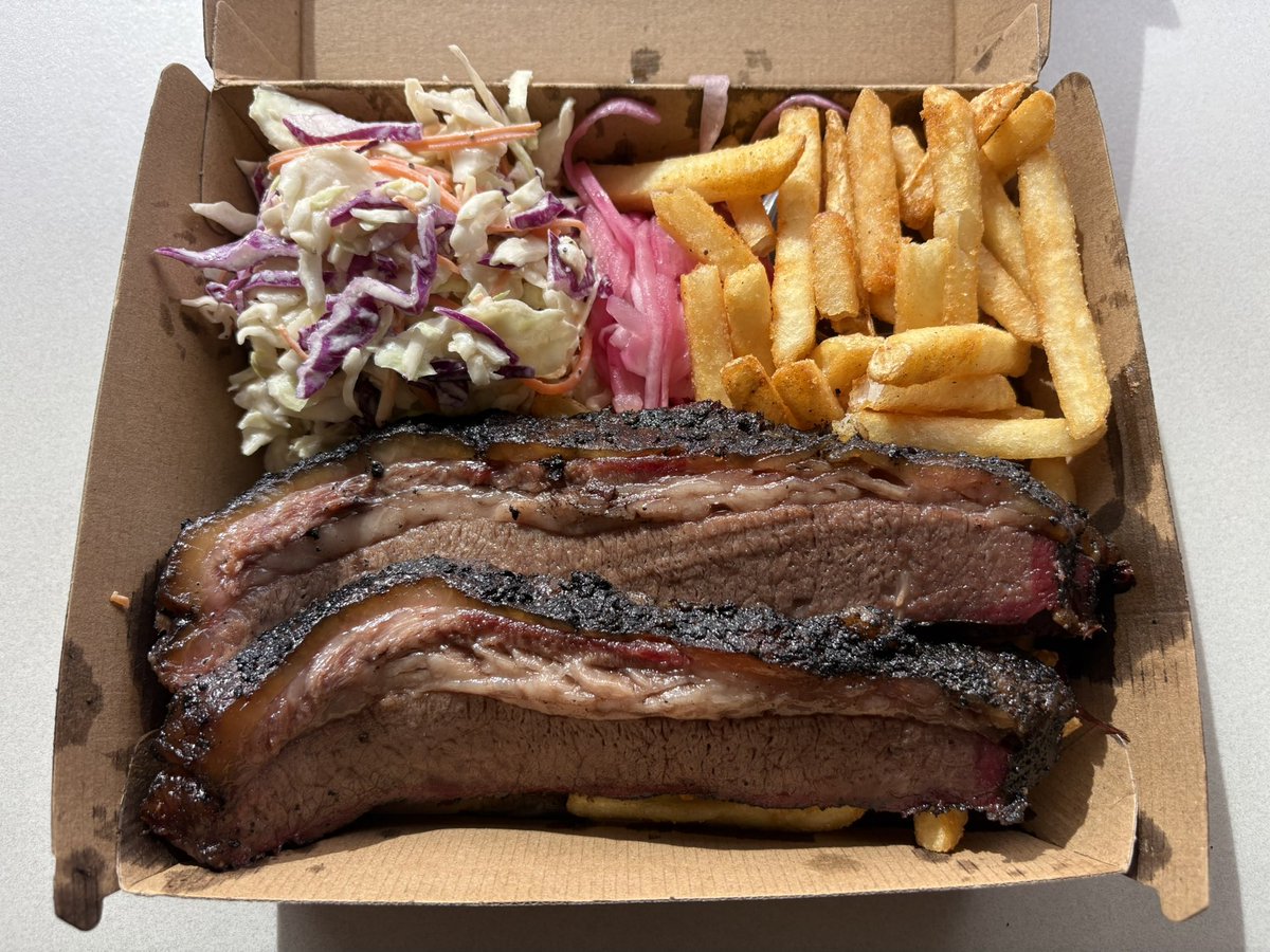 CBRFoodie's tweet photo. Ventured out to Smoke Masters BBQ in Fyshwick for #lunch today with the intention of trying one of their famous pies, but they were sadly sold out. Pleased to report that the Brisket Tray is OUTSTANDING! Will definitely be back for more. $38 &amp; worth every cent. #Canberra #food https://t.co/6CR4UDXxzp