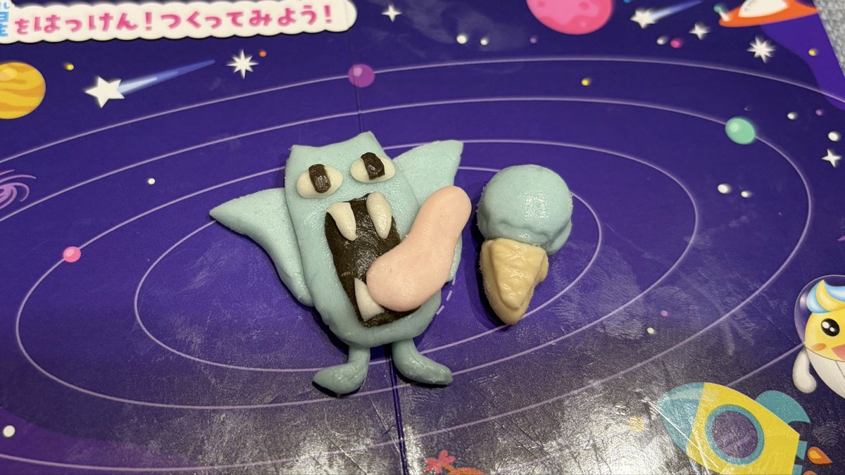 a_ojyou's tweet photo. 知育菓子で青版のゴルバット作った😘 https://t.co/yl2LGf0RzE