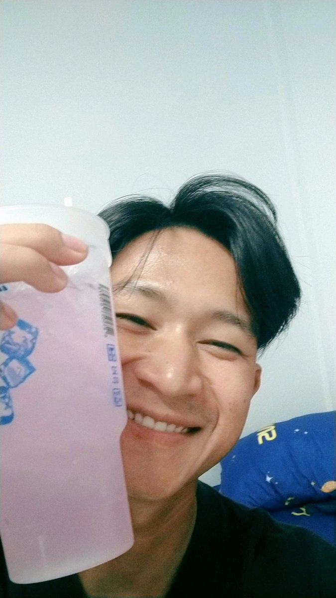 ArmChae2234's tweet photo. ชนแก้วฮะ #สกลนคร https://t.co/nYmRoZ3vuB