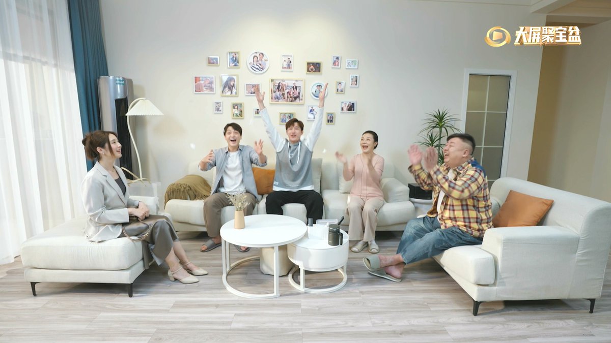 creature_builds's tweet photo. Cozy movie night with my favorite people  Home is where we laugh till our sides hurt together.， https://t.co/4ZWvgasyhH