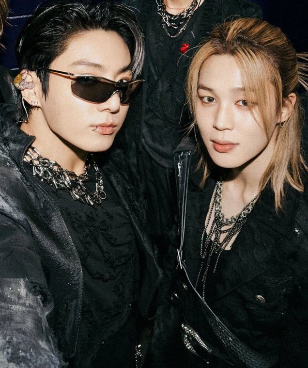 kookmindailys's tweet photo. OMG THIS JIKOOK IS REAL ?!?!? https://t.co/ChPJFuSDbW