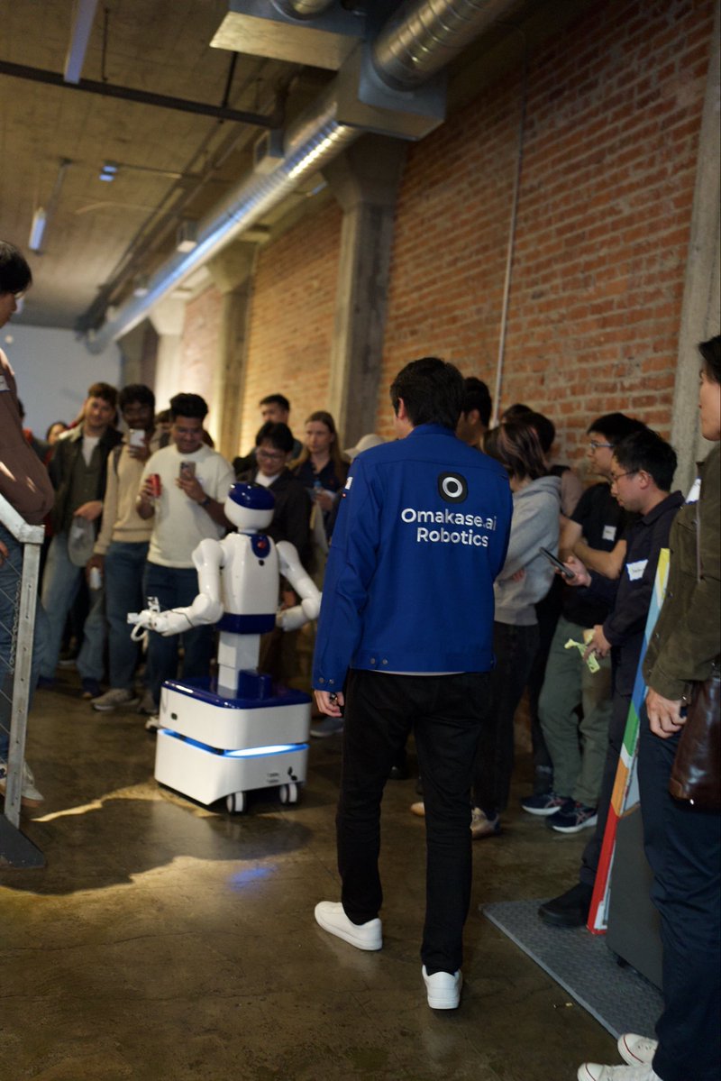 masa_zeals's tweet photo. D1ローンチイベントinサンフランシスコ🇺🇸大盛況でした！！！スタンフォード、Gemini Robotics、アンソロピック、バークレー、π、NVIDIA、などのフィジカルAI研究者の皆さん100名が参加！！
「日本からヒューマノイドが出てきて嬉しい」と色んな方から言ってもらえた！！
D1、日本から世界へ！！🚀 https://t.co/bAftAWhrlw