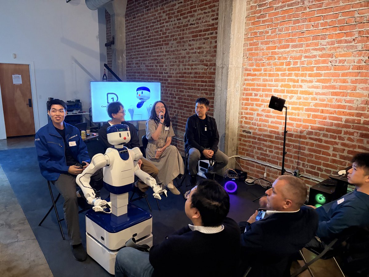 masa_zeals's tweet photo. D1ローンチイベントinサンフランシスコ🇺🇸大盛況でした！！！スタンフォード、Gemini Robotics、アンソロピック、バークレー、π、NVIDIA、などのフィジカルAI研究者の皆さん100名が参加！！
「日本からヒューマノイドが出てきて嬉しい」と色んな方から言ってもらえた！！
D1、日本から世界へ！！🚀 https://t.co/bAftAWhrlw