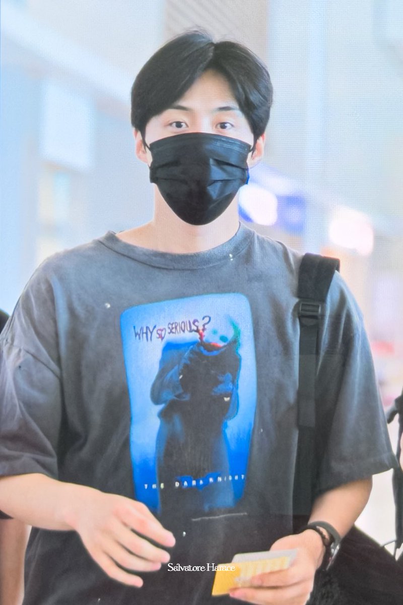 SalvatoreHarace's tweet photo. 260812 ICN
🐶:스위.. 뭐였지❓
스위덤이요••••
🐶:어어 맞다맞다‼️‼️

#김선호 #kimseonho https://t.co/0ueSrD1HAS