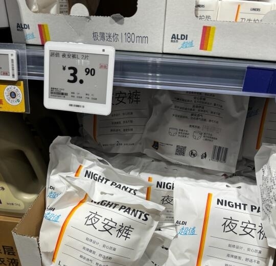 Recs_2011's tweet photo. Running low on weekend snacks Fresh-brewed iced coffee u0026 crispy taro puffs just hit our convenience store shelf—grab yours before they’re gone! https://t.co/znUORZGyA7