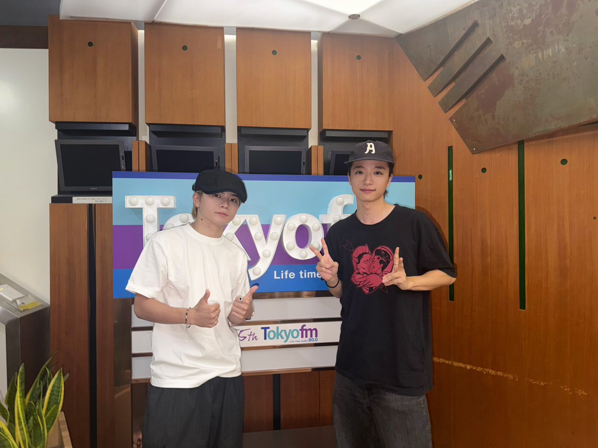 oneoreight__'s tweet photo. [📻]

TOKYO FM「山崎怜奈の誰かに話したかったこと。」に出演させていただきました！✨
お聴きいただいた皆さん、ありがとうございました！
番組を聴いて「YANKEE SQUAT」が気になった方は、ぜひこちらからお楽しみください❤️‍🔥

▼YANKEE SQUATを聴く
https://t.co/uB9denpvo1

▼YANKEE SQUAT Music Video
https://t.co/cQQoBOAPqU

@darehanaTFM 

#山崎怜奈 #ダレハナ #TOKYOFM
#ONEOREIGHT #1OR8
#YANKEESQUAT
#EN_GÏNE🫀