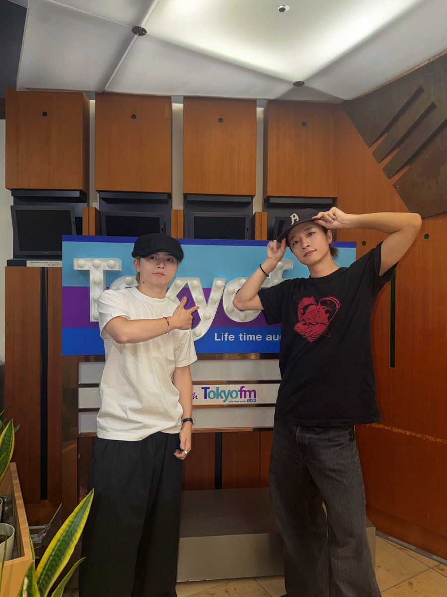 oneoreight__'s tweet photo. [📻]

TOKYO FM「山崎怜奈の誰かに話したかったこと。」に出演させていただきました！✨
お聴きいただいた皆さん、ありがとうございました！
番組を聴いて「YANKEE SQUAT」が気になった方は、ぜひこちらからお楽しみください❤️‍🔥

▼YANKEE SQUATを聴く
https://t.co/uB9denpvo1

▼YANKEE SQUAT Music Video
https://t.co/cQQoBOAPqU

@darehanaTFM 

#山崎怜奈 #ダレハナ #TOKYOFM
#ONEOREIGHT #1OR8
#YANKEESQUAT
#EN_GÏNE🫀