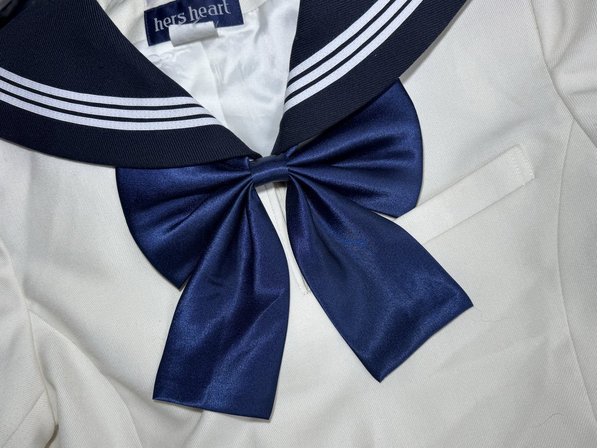 hakuryo_skirt2's tweet photo. みんな大好きな博多女子のセーラー服だよ🩷
ハネクトーン製の大きいサテンリボンが素敵🎀
#博多女子 #制服 #セーラー服 #ハネクトーン https://t.co/bBAIhcLw6v