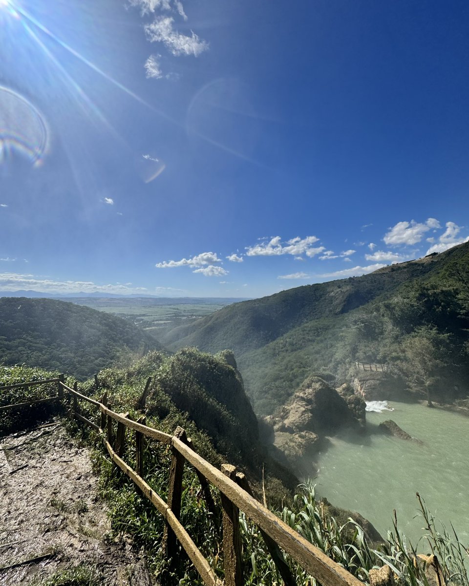 EcomxNomad's tweet photo. Like this if you travel and do ecom. Let’s connect some G’s in the trenches. https://t.co/j3mxg4pdpB
