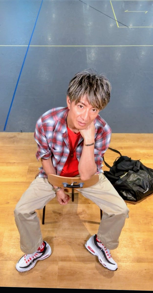 takbump's tweet photo. インスタライブ！！画角に座り方…すべてが木村拓哉過ぎる！！美ジュ〜〜〜😊 https://t.co/QaosoODvDg