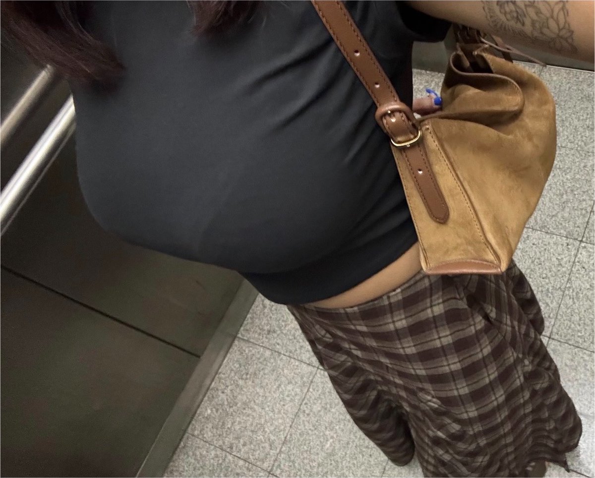 meltinginsg's tweet photo. our fav larry with the biggest tits ever
#sgxmm #xmm #bigtits https://t.co/5PiRjQ78D0