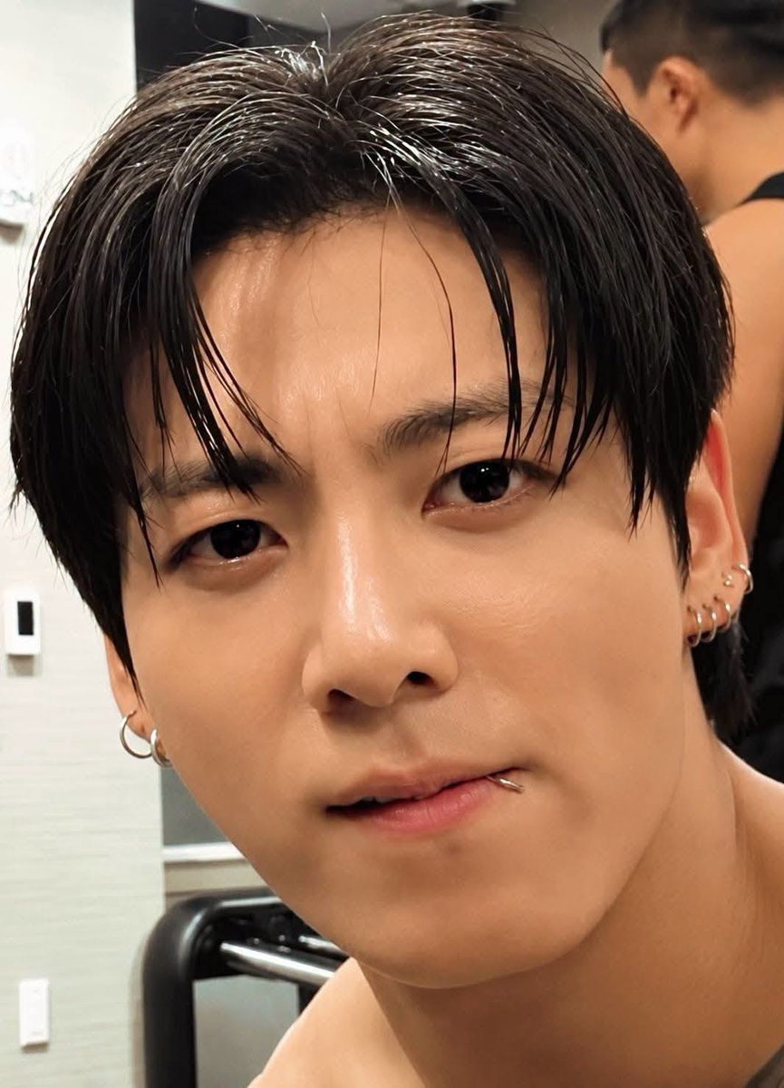 btsfancafe__twt's tweet photo. DAMN!!! 🔥 https://t.co/ySJ70itI4c