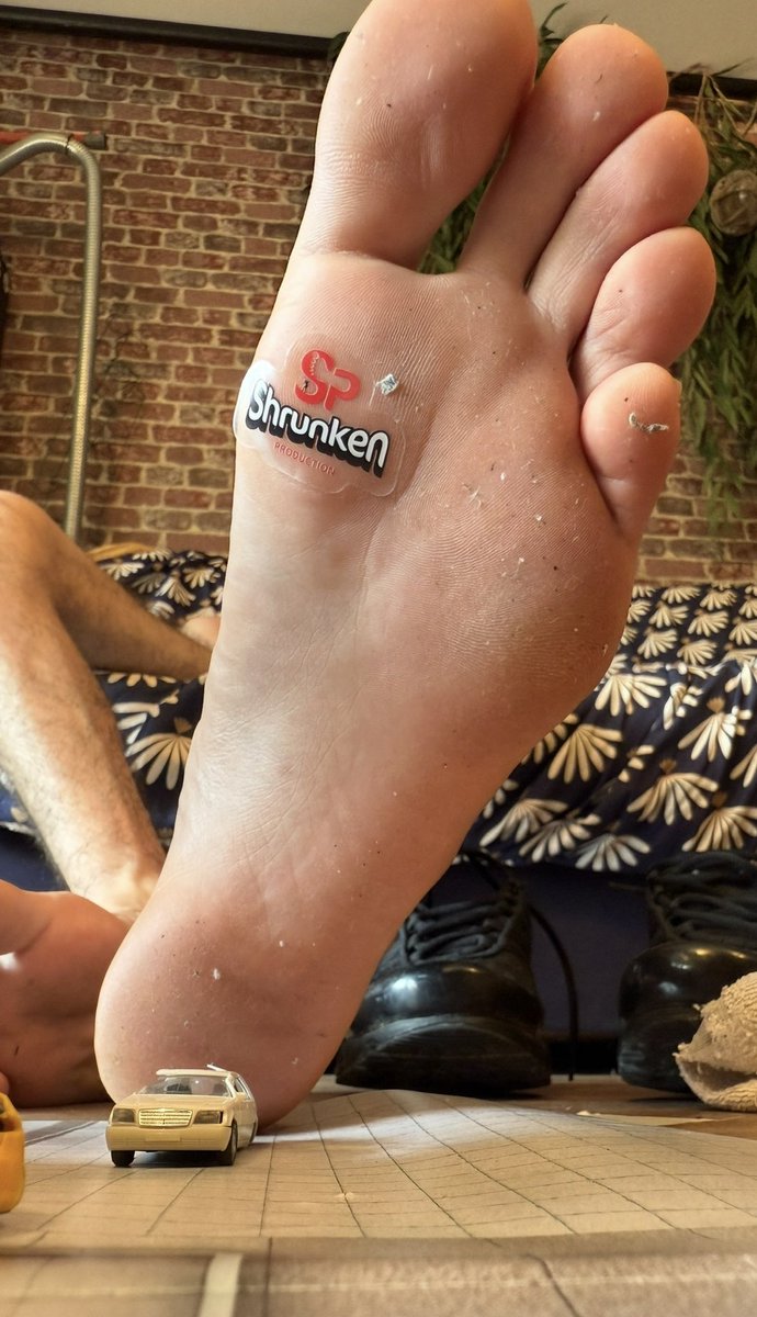 ShrunkenProd's tweet photo. Clément is chilling on the couch after crushing your entire city 
Now bow down at his feet, tiny human 😈
#feet #sizetwitter #malefeet #malesole https://t.co/91fgWGe9SU