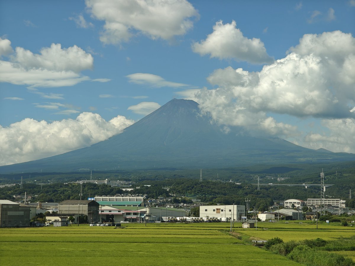 st_lucies's tweet photo. まっくろ富士山・黒はんぺん https://t.co/vUh6qPFC7l