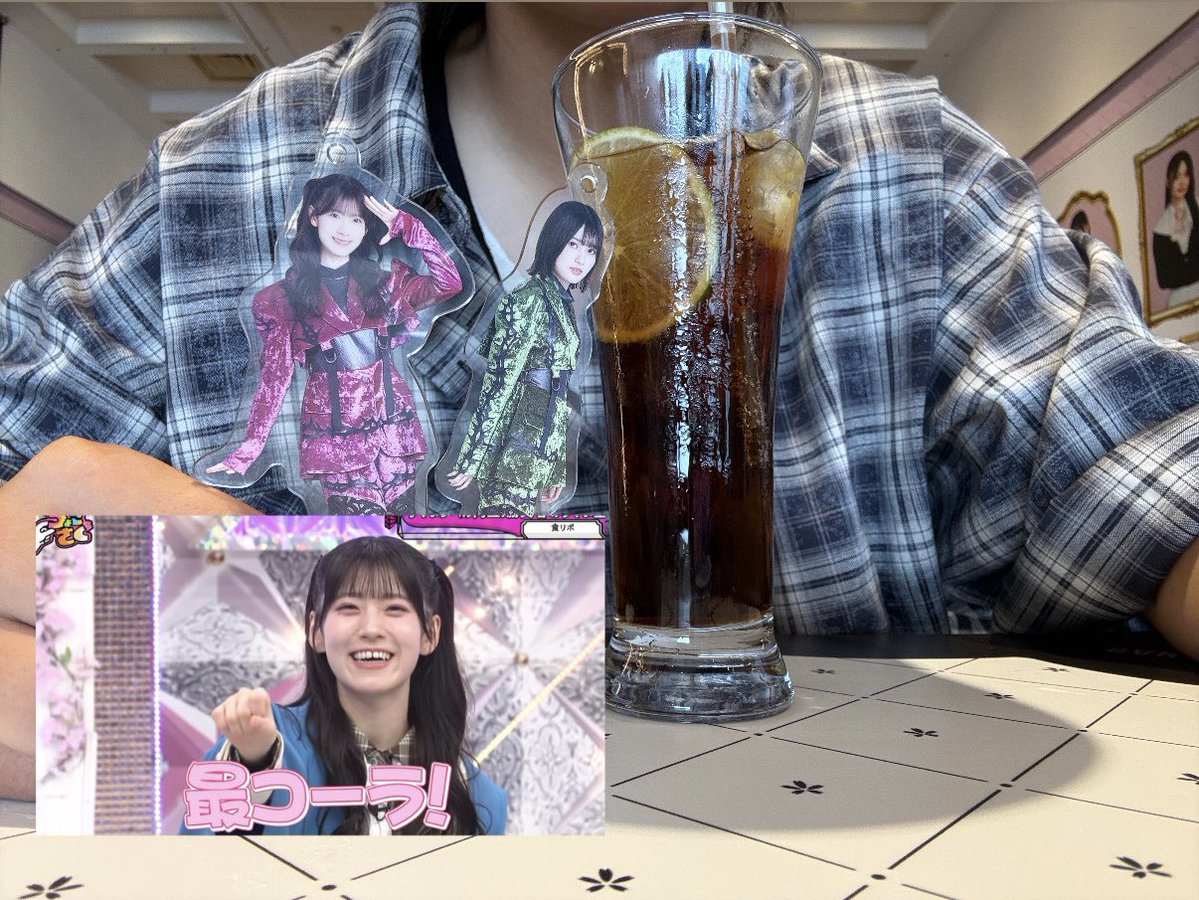 sr_yt17's tweet photo. 店の中央がちょうど推したちを眺めながら食べれるので、ぼっちの癖に陣取ってます笑笑笑笑笑 https://t.co/2czWNOTnqK