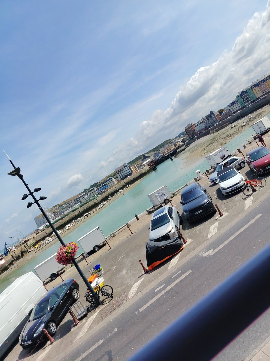 BatBatou_Greg's tweet photo. Ptit moment de détente avant le départ en vacance ce soir... Des zoubis 😘
#letreport #merslesbains #chill https://t.co/XYaialECyN