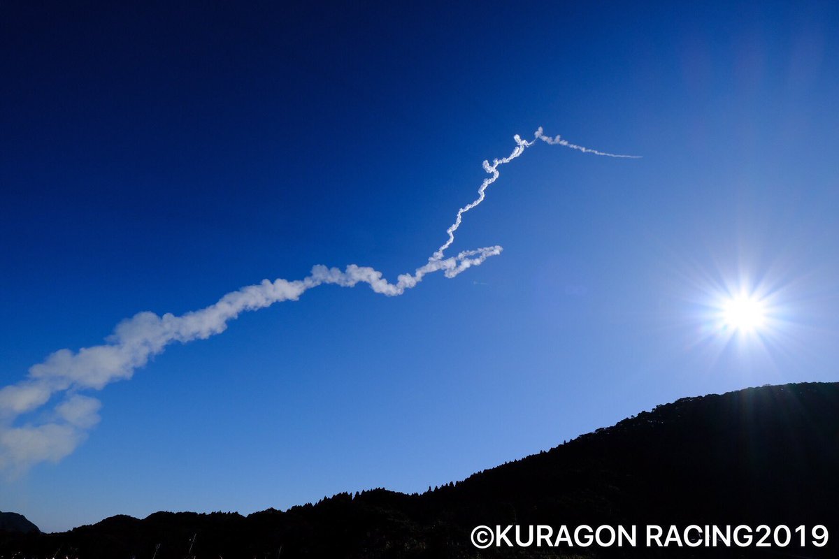 kuragon_oyakata's tweet photo. ロケット打ち上げの撮影って、試し撮りはできないし、撮り直しはもちろんできないし、遠いし動くし光るし夜は暗いし、撮影の中で最高レベルの難易度だと思うよこのシュトロハイムはァ🚀

※星空は2枚合成です。

#H2A #種子島ロケット https://t.co/aIV9QGfQR3
