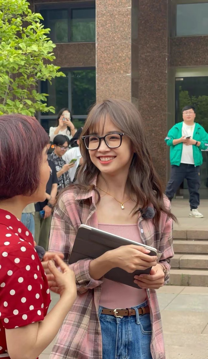 VictorFidel19's tweet photo. Just wrapped the most chaotic and fun variety show filming ever with the crew!  Caught 10 random snacks to survive the whole shoot, and now I’m already counting down to episode air date  #VariShowVibes #ShowDay https://t.co/2Ajjcsid2T