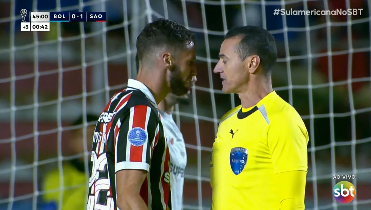 SaoPauloMiIGrau's tweet photo. falaram pro domingos duarte que ele precisava encarar de frente os jogadores do palmeiras e ele entendeu errado https://t.co/G2MXJwOB9f