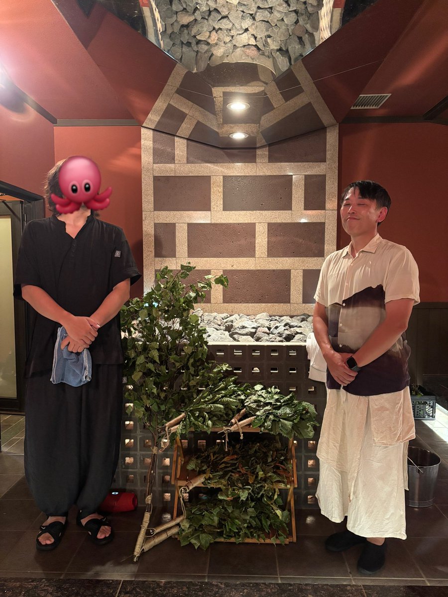 chittan_cms's tweet photo. 昨日は #陽だまりの湯 アウフグース大作戦！たくさんのお客さまにご参加いただきありがとうございました🥳
ちゃんしばさんのﾊﾞﾁﾊﾞﾁの技と熱管理😳❤️‍🔥かっこよかった〜！またいらしてほしいです🥹
392さんの助手Xはdisk（ディスク）さんでした🌿28日（金）夜もコンビで登場予定✨お楽しみに🦑🐙 https://t.co/DeOc4SxBVw