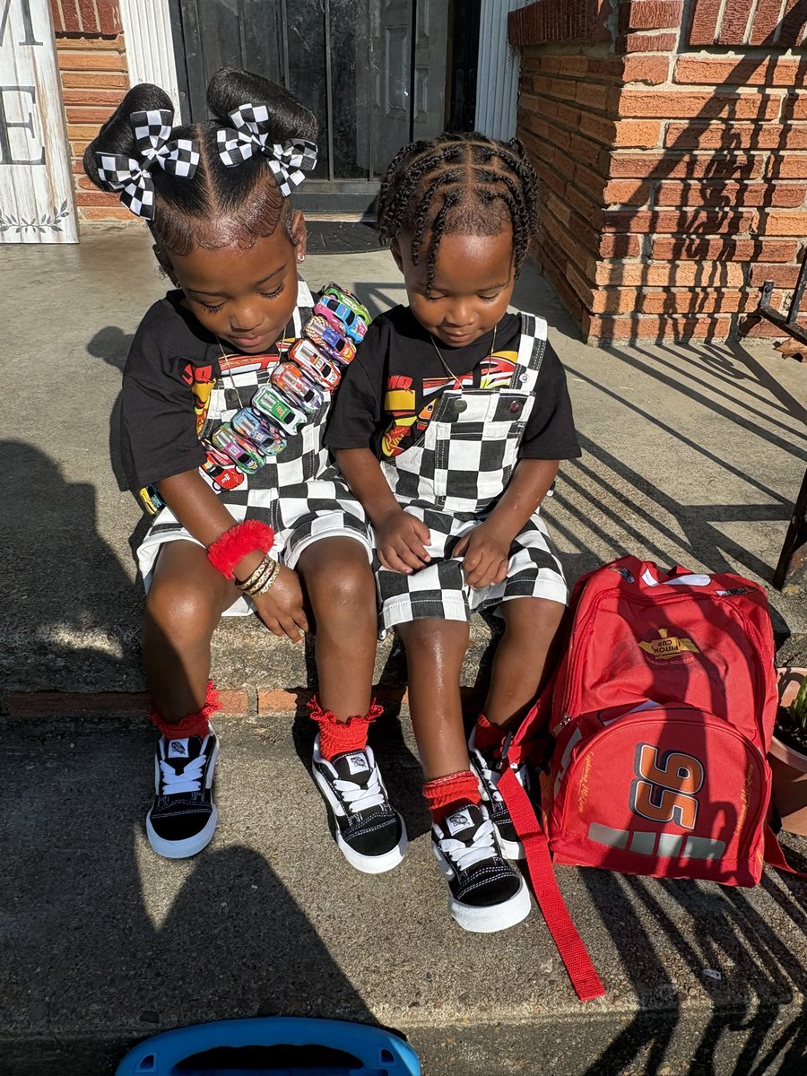 jayladayoungan's tweet photo. Racing into the school year 🏁📚🥰✏️ https://t.co/NlLUEdmeY1