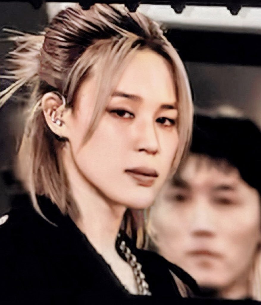 jiminourdiva's tweet photo. Peak androgynous beauty omg literally a goddess https://t.co/ynW5oSvybr