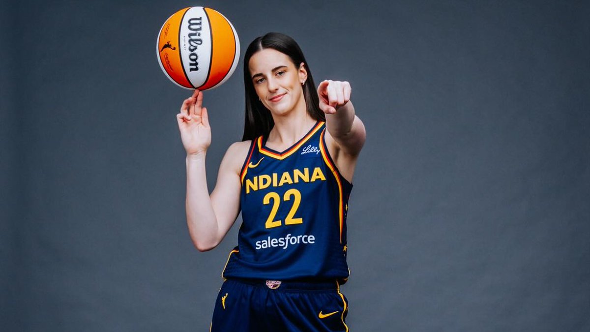 CClarkReport's tweet photo. Caitlin Clark vs the Liberty:

22 points
10 assists
4 rebounds

FEVER WIN https://t.co/dtqGL4l4rF
