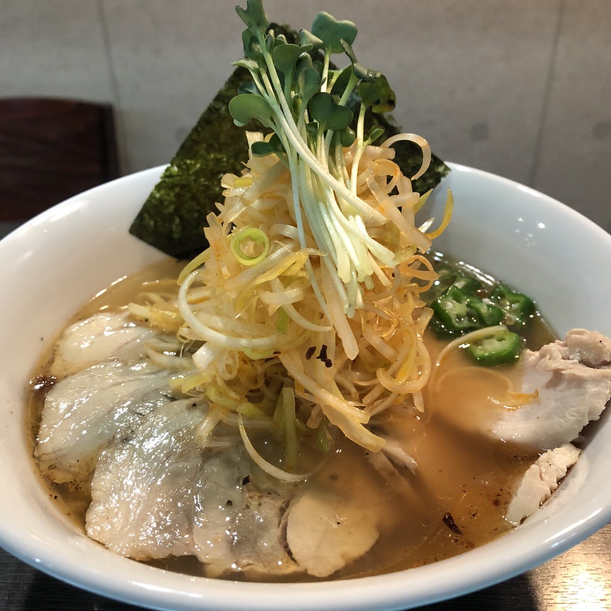 nabeyokoDGBZ's tweet photo. どんよりしておりますが、本日もはりきって営業しまーす。よろしゅう。 https://t.co/1F22ZIt6PF