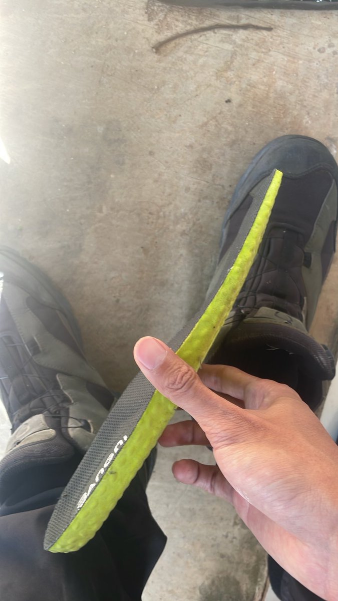 eckrimz's tweet photo. Share dikit abis beli insole buat sepatu lapangan soalnya bawaannya ga enak, terus ganti ini langsung joss empuk ga sakit sakit lagi wkwk https://t.co/NEVS2UGfFe