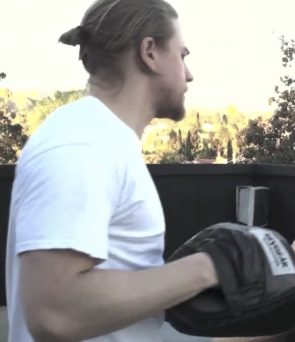DailyHunnamUK's tweet photo. Charlie with a manbun is so hot 🥵 https://t.co/U5j3iBagyd
