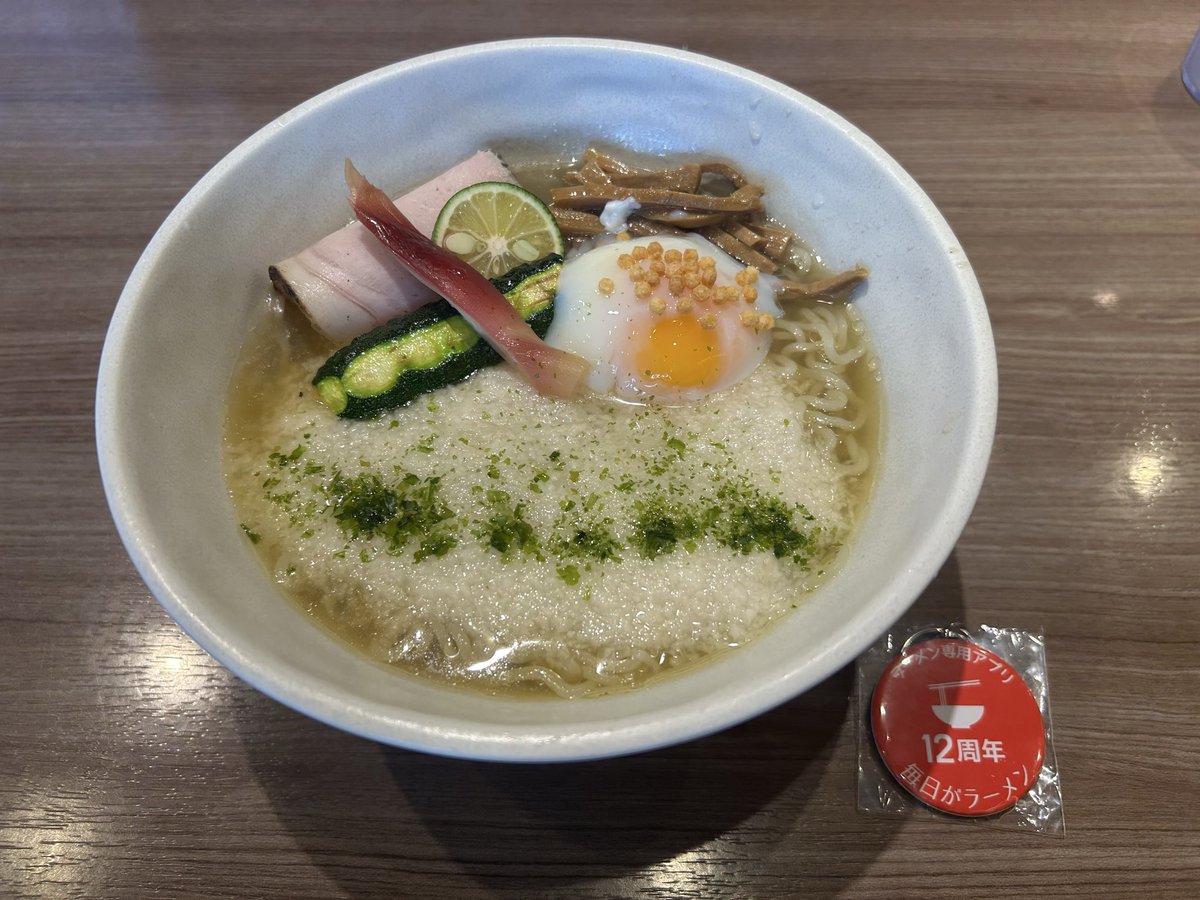 OrcaWorld1225's tweet photo. 斗香庵SINKOTONIにて夏季限定
「平子煮干しの冷製吸いとろそば」を🍜
ガツンと効いた煮干しがめちゃ旨っ🤩
具材のひと手間がさすがです😆
とろろと温玉が麺に絡みスルスル食べらさる🤩　めちゃくちゃ美味しかったです😍

#函館　#時々札幌　#ラーメン大好き https://t.co/TpPirglA5i