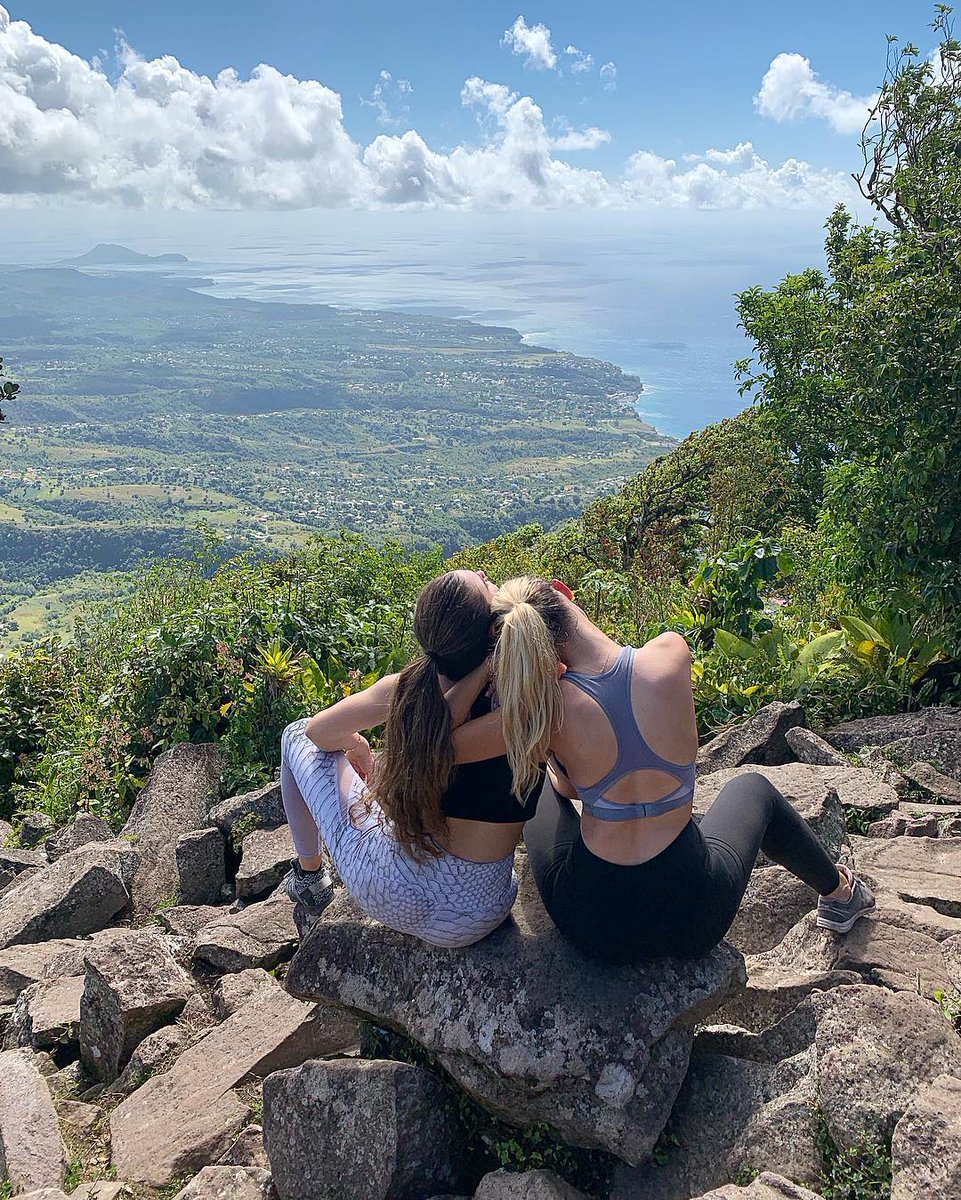 Goldent8v's tweet photo. Proud of myself for hiking a mountain that is 2700 feet above sea level. Not only did I get a crazy workout but conquered my fear of heightsโฃ๏ธ๐๐ #stlucia https://t.co/3cpPBjmwIE