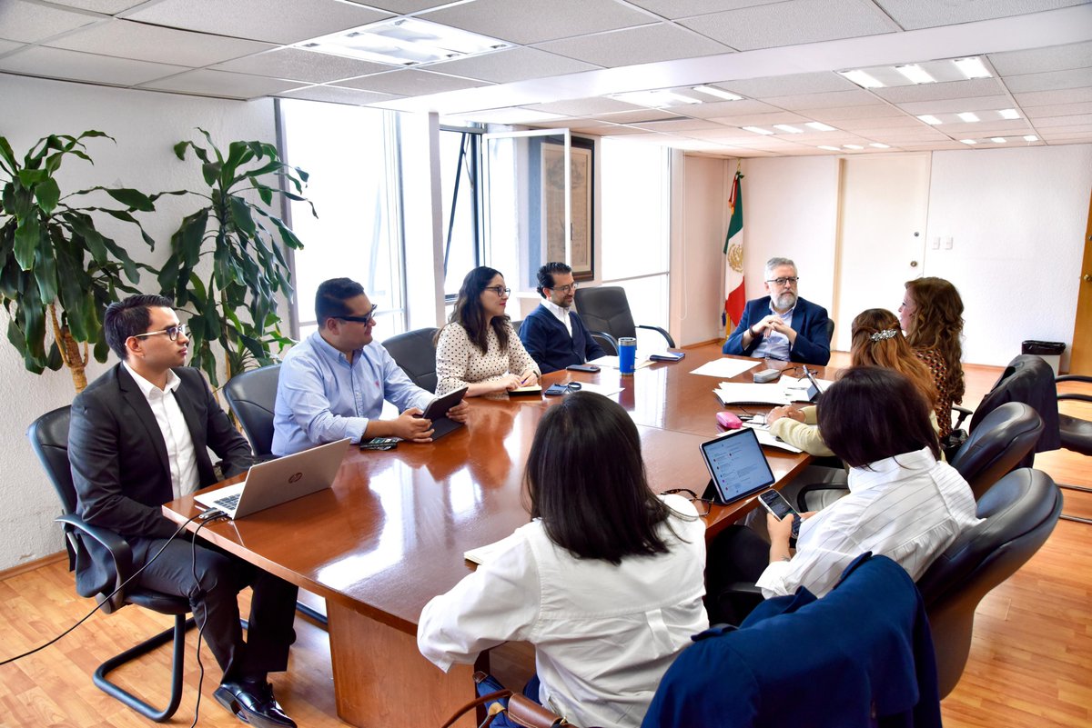 SIPINNA_MX's tweet photo. 🤝 Trabajamos juntos para proteger los derechos de niñas, niños y adolescentes.

La Secretaría Ejecutiva del SIPINNA y la Unidad del Trabajo Digno de la Secretaría del Trabajo y Previsión Social (@STPS_mx) sumamos esfuerzos para prevenir y atender el trabajo infantil, proteger a las y los adolescentes que tienen la edad permitida para trabajar y promover mejores condiciones para que las familias puedan combinar el trabajo y las tareas de cuidado.

Con esta colaboración buscamos que las acciones lleguen a los distintos territorios y respondan a las necesidades de niñas, niños, adolescentes y sus familias, siempre poniendo sus derechos y bienestar en el centro.

#SIPINNA #DerechosDeNNA #TrabajoInfantil #TrabajoDigno #SomosSIPINNA