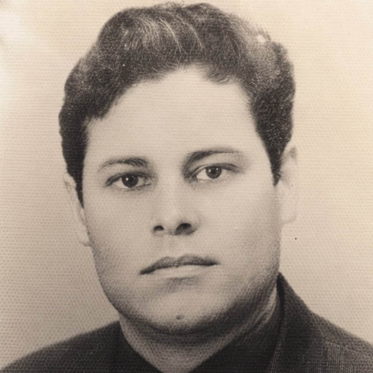 FUNDOSANA's tweet photo. Hoy, 11 de agosto, recordamos con orgullo y respeto la memoria de mi tío, Oscar Santana Núñez, quien hace 61 años perdió la vida con apenas 22 años, en uno de los períodos más trascendentales de nuestra historia.

Nacido el 26 de enero de 1943, Oscar fue dirigente del 14 de junio https://t.co/UQoDt8Q5ZL