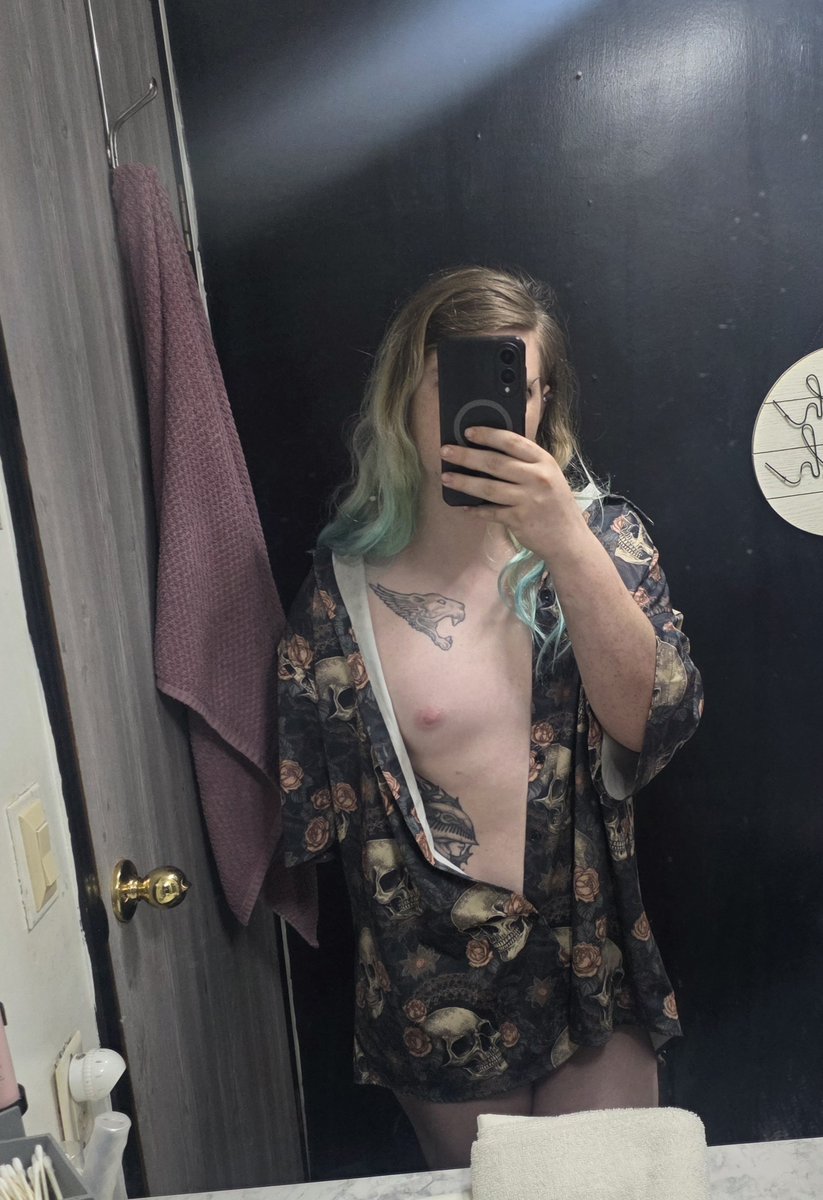 SimmonsSam69288's tweet photo. Boobs??!?!?!?!? https://t.co/27NSb6FXdj