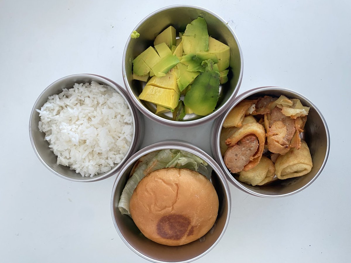 MarchStellar's tweet photo. Bekal hasil masak semaleman wkwk agak ancur eggroll tp masih enyak :3 daging burgernya bikin sendiri btw https://t.co/1QxkGde7Z8