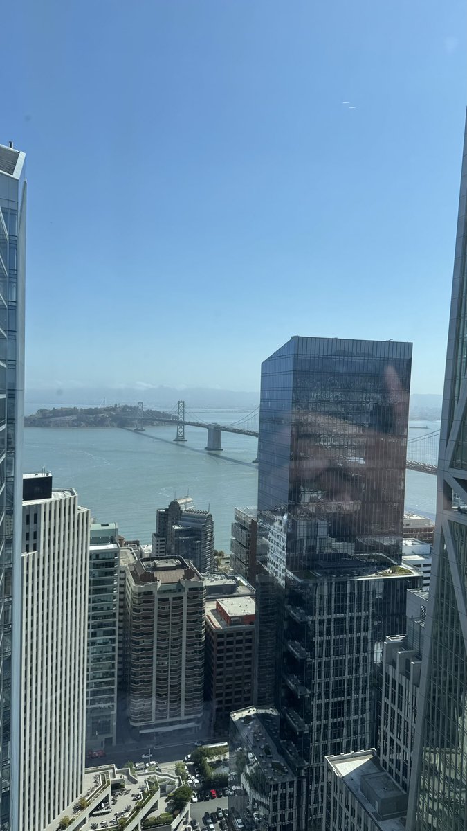 swapstar's tweet photo. Okay, the WeWork inside Salesforce Tower is ridiculously nice. https://t.co/75Zjnl7JaK