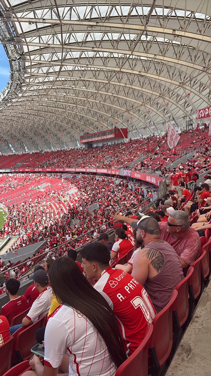 BruhVargas10's tweet photo. Só quem tava lá vai entender o sentimento daquele dia. Só quem acreditava. Só os dodói da cabeça. Tu olhava para a direita tinha alguém chorando, na esquerda, alguém rezando, em cima ou embaixo alguém perguntando os resultados paralelos kkkkkkk

Nunca mais qro passar por isso👍🏼 https://t.co/SlneLec3PR