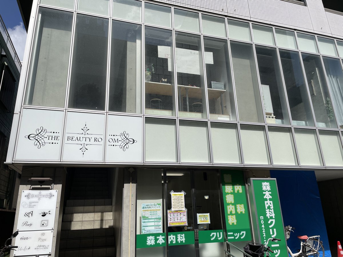 AKANESASU0214's tweet photo. 本日もAAGS開廊しております！
作家は本日午後15時ごろまで在廊です

吉祥寺は台風の影響で曇天☁️暑さは和らいでいます

2階窓から机とカラー原画の裏側がみえる部屋がAAGSです！明日は休廊日となりますのでご注意くださいませ🙇

「きさいちさとし展」本日も17時までよろしくお願いいたします https://t.co/y7smKFxung