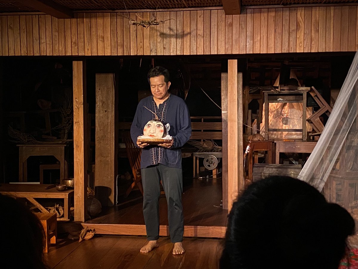 K_moonscape's tweet photo. #มะพร้าวหน้าผี (2026) ละครเควียร์เบิกเนตรแด่สังคมที่ยังไม่เควียร์เฟรนลี่ หยิบความเชื่อท้องถิ่นของปักธงชัยมาเป็น medium (คน-มะพร้าว-ผี) แต่ไม่มีผี🙏🏻 ทำใจไว้แล้วว่าจะดาร์ก ก็ยังดาร์กได้อีก โปรดเช็ค TW ก่อนจองบัตร

แสดงที่ล้านนาอารีย์ วันที่ 14-16 และ 21-23 สิงหาคม 2569 https://t.co/9jGRURaZ8G
