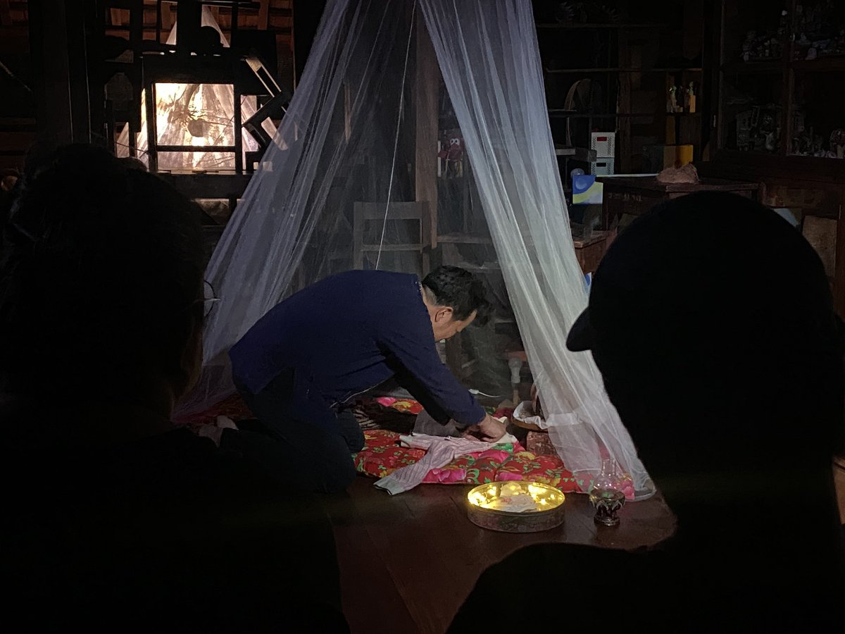 K_moonscape's tweet photo. #มะพร้าวหน้าผี (2026) ละครเควียร์เบิกเนตรแด่สังคมที่ยังไม่เควียร์เฟรนลี่ หยิบความเชื่อท้องถิ่นของปักธงชัยมาเป็น medium (คน-มะพร้าว-ผี) แต่ไม่มีผี🙏🏻 ทำใจไว้แล้วว่าจะดาร์ก ก็ยังดาร์กได้อีก โปรดเช็ค TW ก่อนจองบัตร

แสดงที่ล้านนาอารีย์ วันที่ 14-16 และ 21-23 สิงหาคม 2569 https://t.co/9jGRURaZ8G