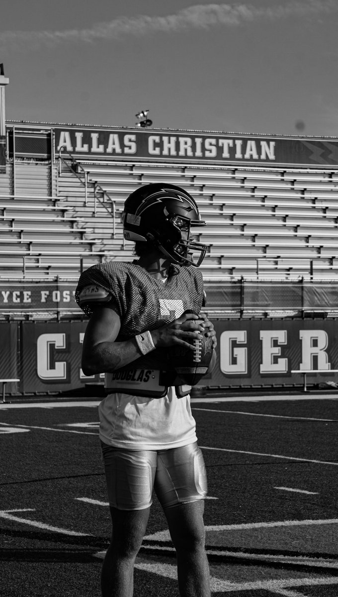 LukeSyvrud's tweet photo. Senior year comin up!! Super excited for this season. #AGTG to be in this position. @_EliteProspects @DylanBelt7 @AustinDonoghue @isaaceverett27 @iceee_lane @JackLemmond_47 @theduke_show @TXPSMedia @dctf @JaxonWarren66 @HudsonDeats8 @b_wood75 @CooperJ0811 https://t.co/OPNdxnCyQw